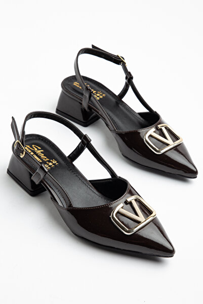 AYENDE MODA حذاء نسائي بني اللون ذو مقدمة مدببة وكعب قصير