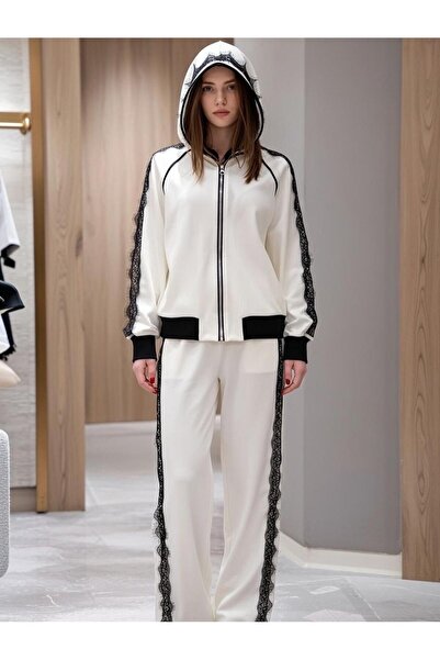 GÜLSELİ DANTEL DETAYLI EŞOFMAN TAKIMI