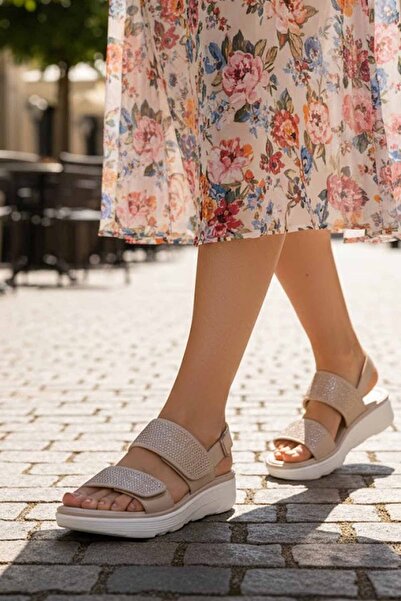 Polaris Bej Işıltılı Taşlı Günlük Sandalet - Hafif Beyaz Dolgu Tabanlı Yazlık-C7