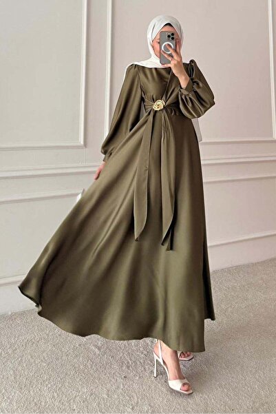 Rimel Moda فستان سهرة من الساتان من شورا بروش باللون الكاكي