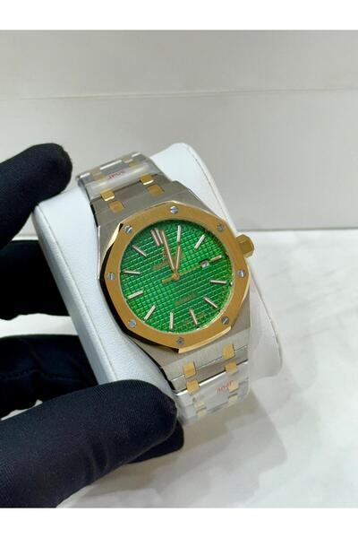 Watch A men's watch with a sophisticated design that combines elegance and pr...