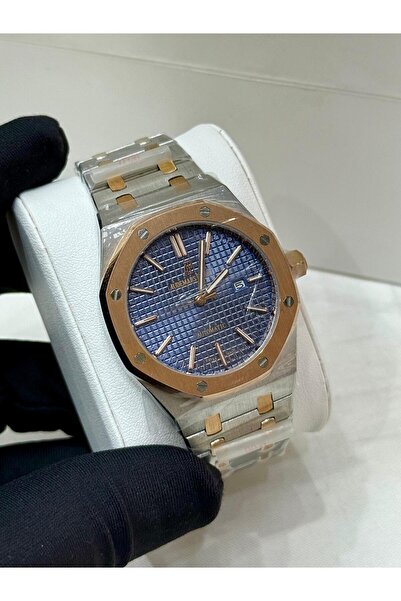 Watch A men's watch with a sophisticated design that combines elegance and pr...