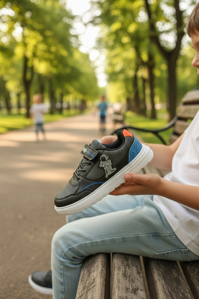 enoch أحذية رياضية للأطفال بتصميم رائد فضاء وثيمات الفضاء