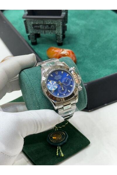 Watch A men's watch with a sophisticated design that combines elegance and pr...