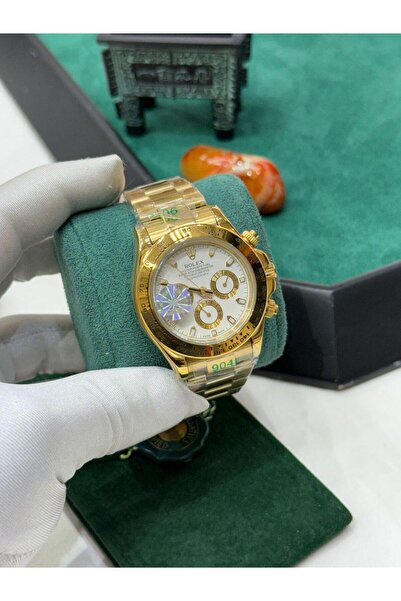 Watch A men's watch with a sophisticated design that combines elegance and pr...