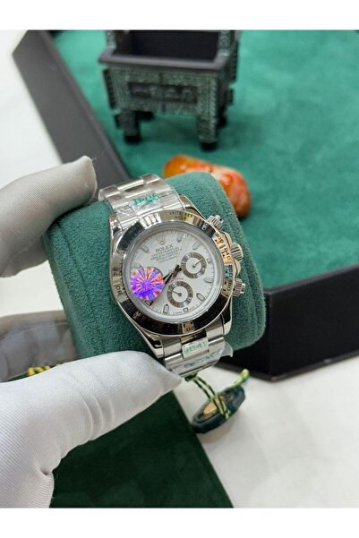 Watch A men's watch with a sophisticated design that combines elegance and pr...