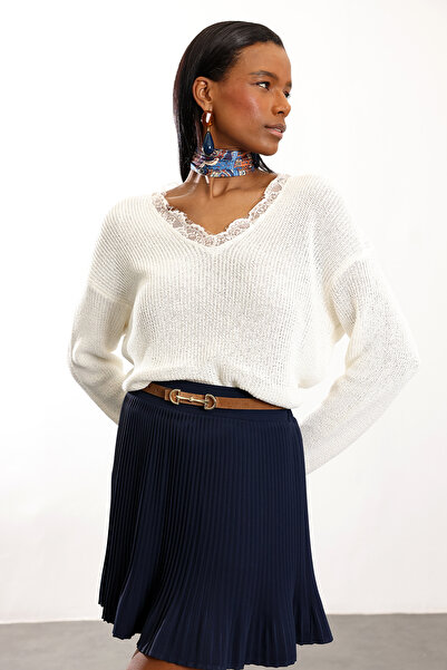 5in1Canpolat Ecru Lace Detailed Knitwear Sweater Tk261018