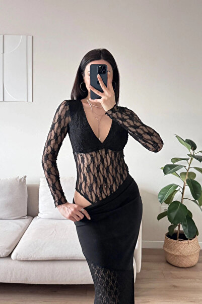 MOZENA V-Neck Lace Bodysuit