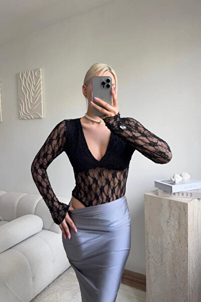 MOZENA V-Neck Long Sleeve Lace Bodysuit