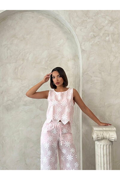 Caddebostan Moda Embroidered Sleeveless Blouse Floral Pattern Scallop Detaile...