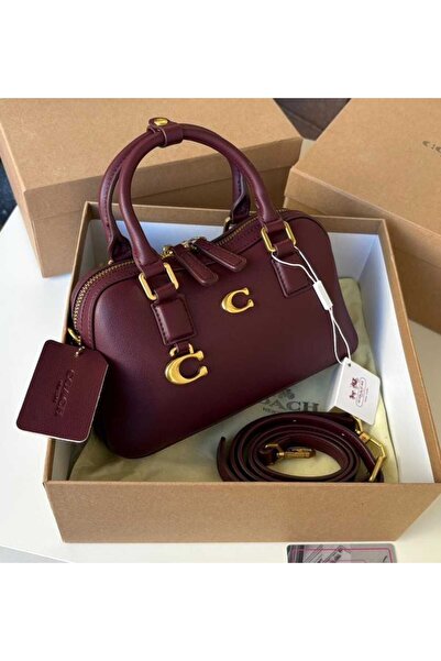 Generic Shoulder bag with accessories / Luxury design