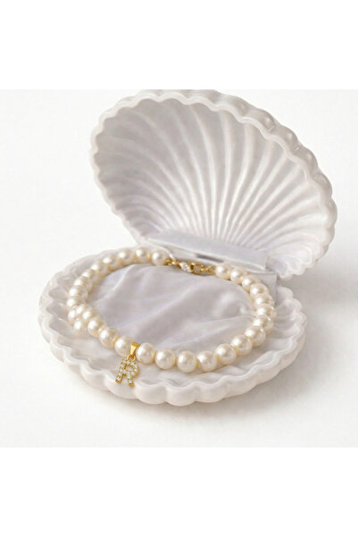 PURE BERRY HARF EKLİ İSTİRİDYE KUTUDA KREM RENK LUX İNCİ BİLEKLİK (HARF BELİR...