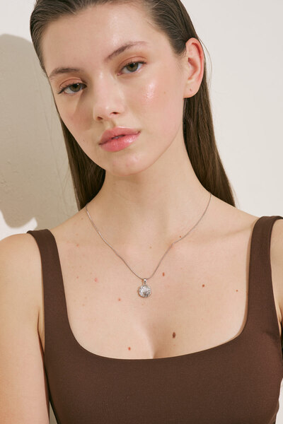 Manuka قلادة فضية مزينة بحجر مرصع بالفضة