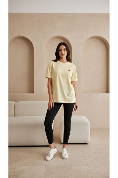 libescarf Short Sleeve Crew Neck T-Shirt