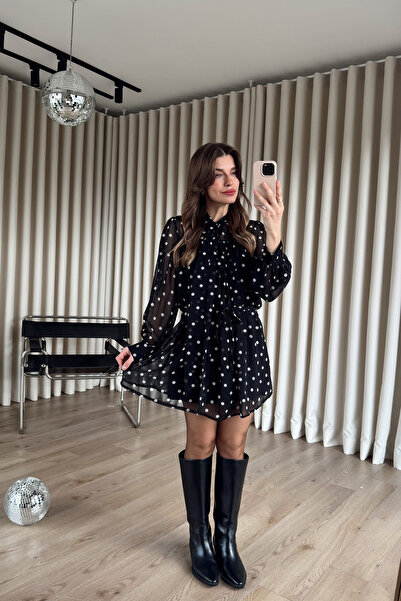 Sue Store Чорна коротка шифонова сукня з підкладкою в крапочку