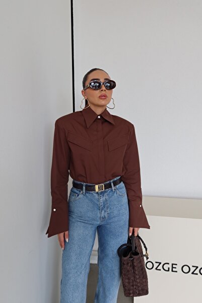 Özge Özgenç Omuzu Vatkalı Gizli Düğmeli Gömlek