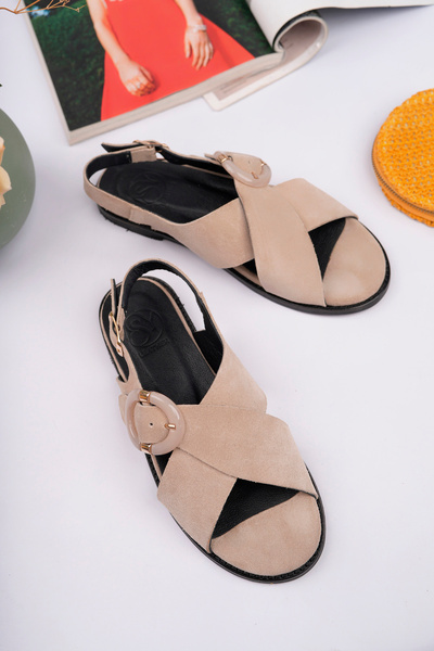 NOSEY SHOES DREAM MODEL HAKİKİ DERİ BEJ ÇAPRAZ BANT BÜYÜK SÜS TOKALI KADIN GÜ...