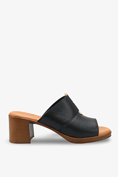 İNNABUTİKK شبشب نسائي بكعب من الجلد الطبيعي من لولا مع إكسسوارات - أسود