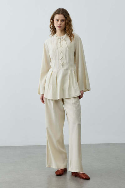 Fahhar Bağcık Detaylı Üst Ekru