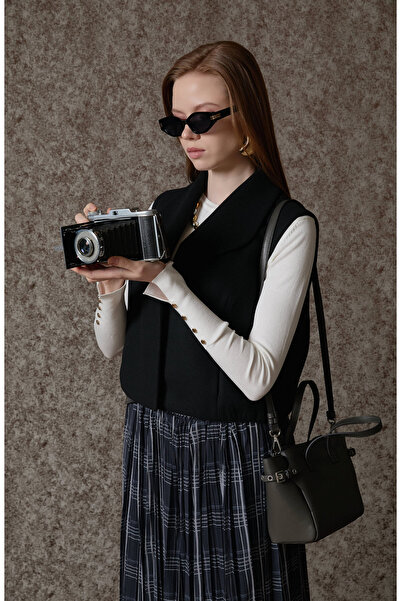 Fatma Atasoy Balon Siyah Kaşe Yelek