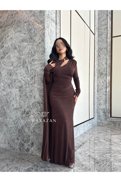 Warazan Evening dress with a fitted bodice and a shoulder cut
