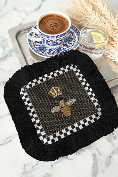 Evimde Bambaşka Салфетка с мотив „Кралицата пчела“ и ресни – черно-бяла луксо...