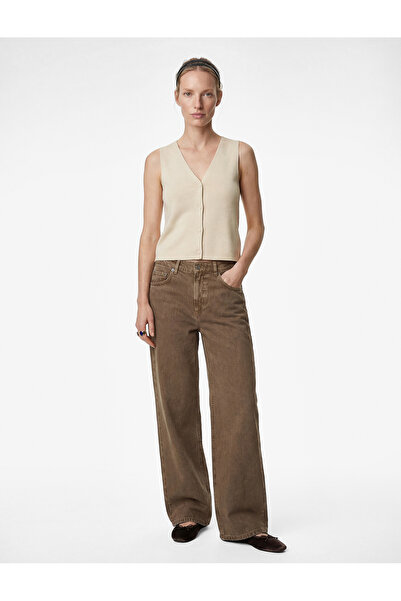 Koton V Yaka Düğmeli Triko Yelek