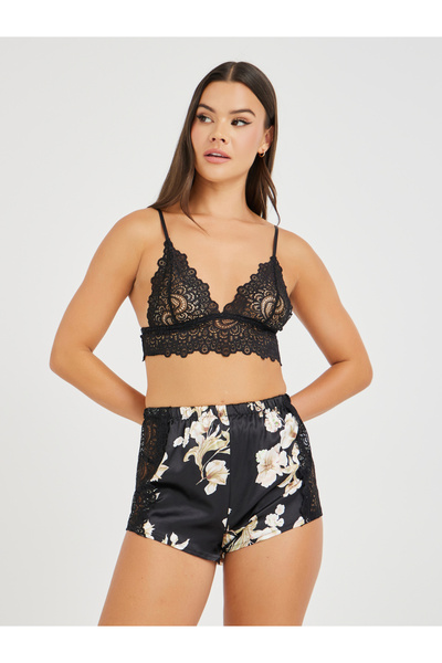 Styli Scallop Edge Lace Bralette and Floral Print Lace Panelled Shorts Set