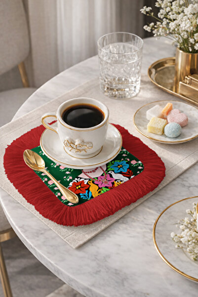 Evimde Bambaşka Артистична салфетка с ресни за представяне - Цветна градина Б...