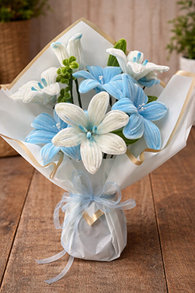 Sevgi burada Hediyelik Mavi Beyaz Lilyum Şönil Buket