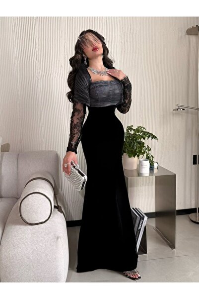 FASHION فستان أنيق يجمع بين تنورة مخملية سوداء وقطعة علوية رمادية بلمعة معدني...