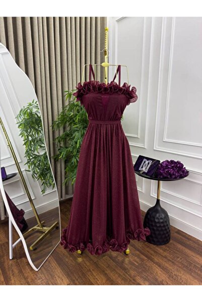 ranin The dress has an elegant design that combines classic style and luxury ...