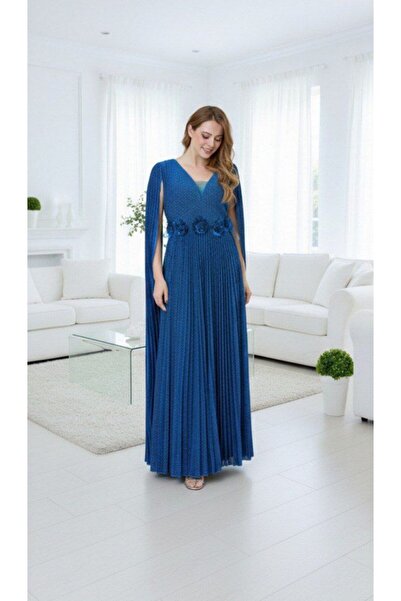 alqarat فستان فيولا الملكي بتفاصيل الكاب