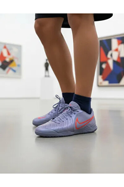 Nike Legend 10 Club IC Futsal Ayakkabısı Dar Kalıp 1.5 Numara Büyük Alınız
