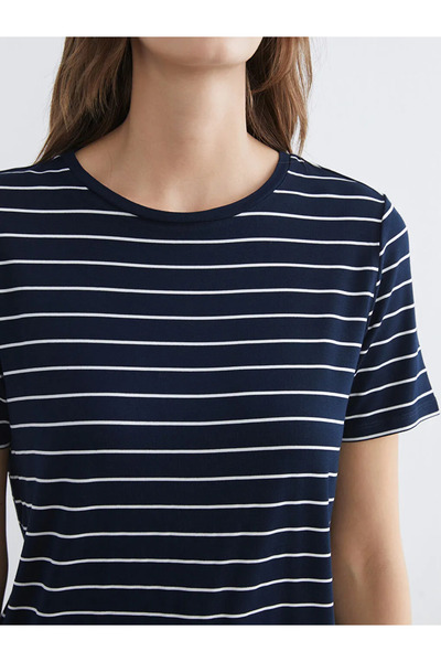 LC Waikiki Γυναικείο μπλουζάκι με ριγέ μπλε Navy Crew λαιμόκοψη