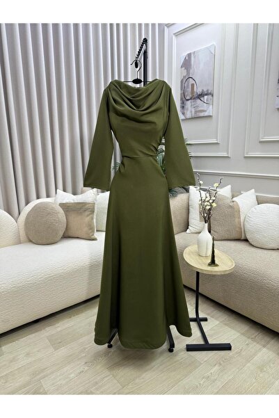 FASHION فستان زيتي طويل بياقة منسدلة وأكمام واسعة، يتميز بتصميم بسيط وانسيابي...