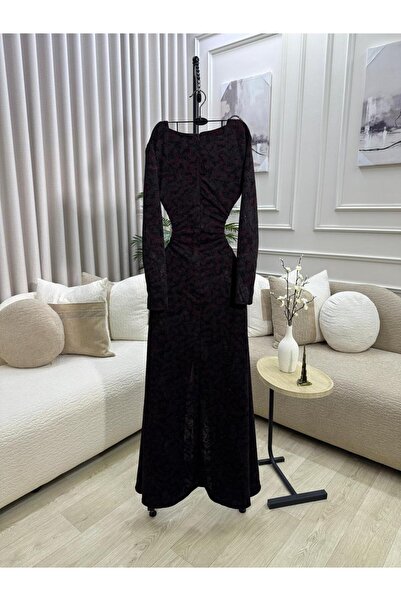 FASHION A black evening dress Patterned with subtle purple glitter and long s...