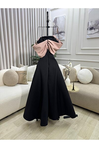 FASHION فستان أسود منقوش بزهور ذهبية صغيرة، مع لمسة حريرية وردية عند الصدر بأ...
