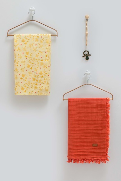 Caramell Basic Double Muslin Blanket Pacifier Hanger Triple Boxed Set-100X120...