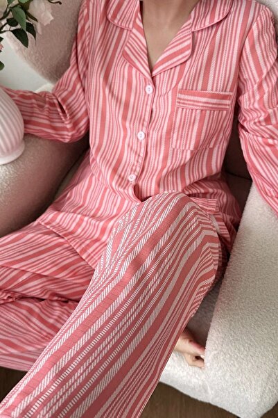 BELLA NOTTE Pembe Düğmeli Dikey Baskılı Uzun Kollu Pijama Takımı