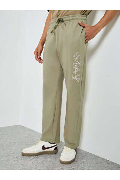 Styli Men Green Graphic Print Relaxed Joggers