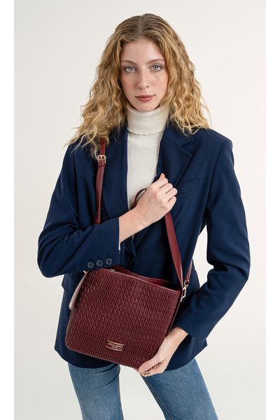 Pierre Cardin Burgundy Zipper Closure Adjustable Detachable Strap Quilted Wom...