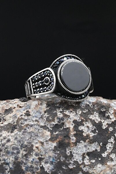Prestige Siyah Oniks Taşlı Zirkon Taş Süslemeli 925 Ayar Gümüş Yüzük 902612