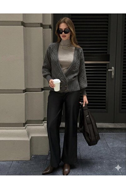 yardıtekstil Women's 6-Button Crop Knit Cardigan