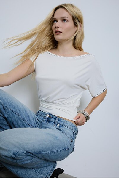 Stradivarius Asimetrik zımbalı t-shirt