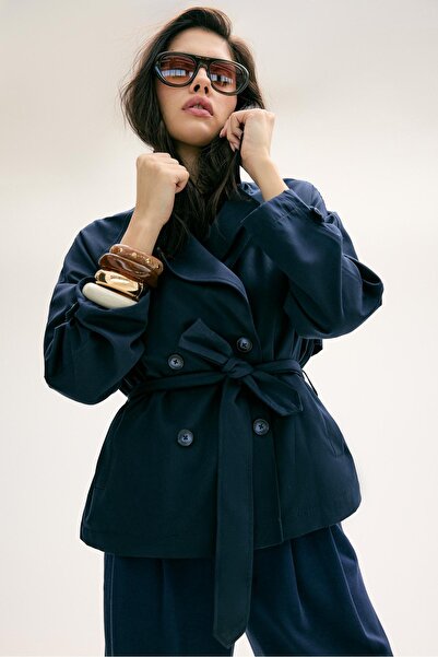 Stradivarius Short double-breasted trench coat