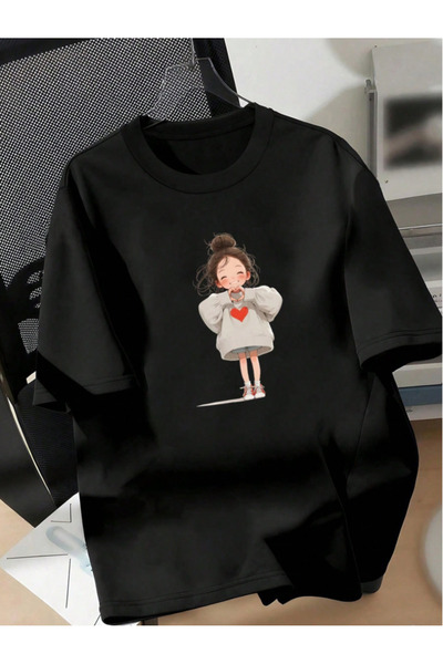 kalp tutan kız baskılı kadın tshirt