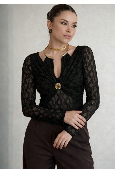 rengamoda Bluză de damă cu guler tip picătură, cu detalii aurii și design din...