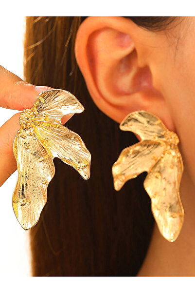 Take Two By Styli Textured Leaf Shaped Earrings