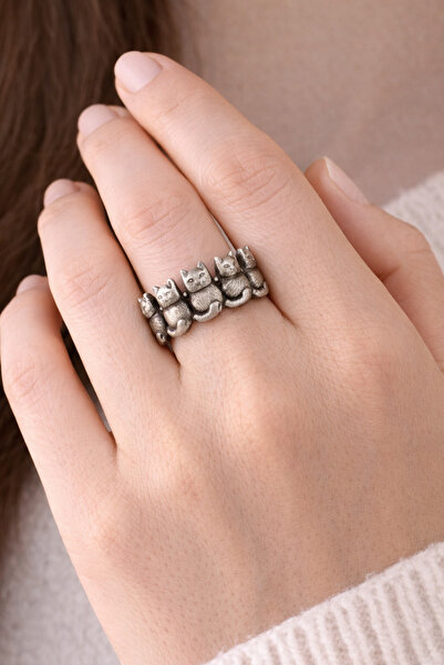 HER ŞEY NOTA www.herseynota.com Adjustable Ring with Sequential Cat Figures –...